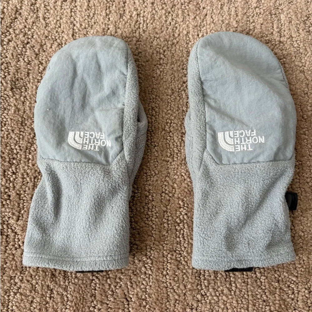 The North Face Light Gray Fleece Mittens with Logo Tab
